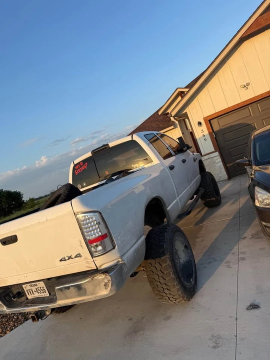 2008 Ram Heavy Duty - Image 2 of 10