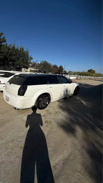 2008 Dodge Magnum 2nd Gen Wagon - Image 2 of 3