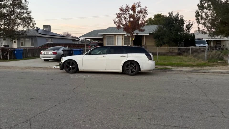 Dodge Magnum 2nd Gen Wagon - Image 5 of 5