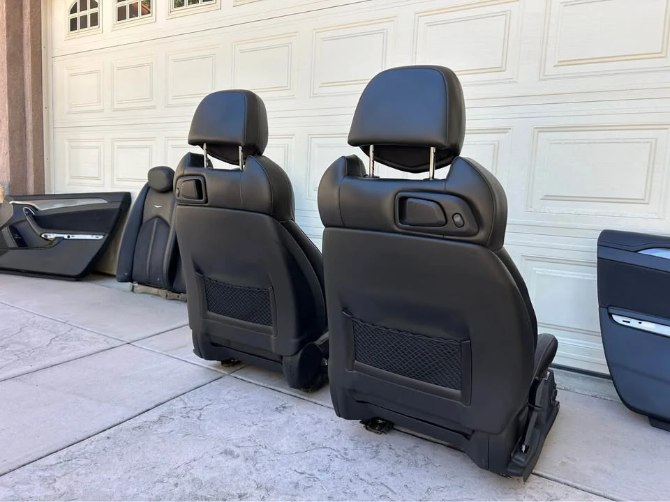 2009 Parts & Memorabilia Seats & Interior - Image 6 of 10