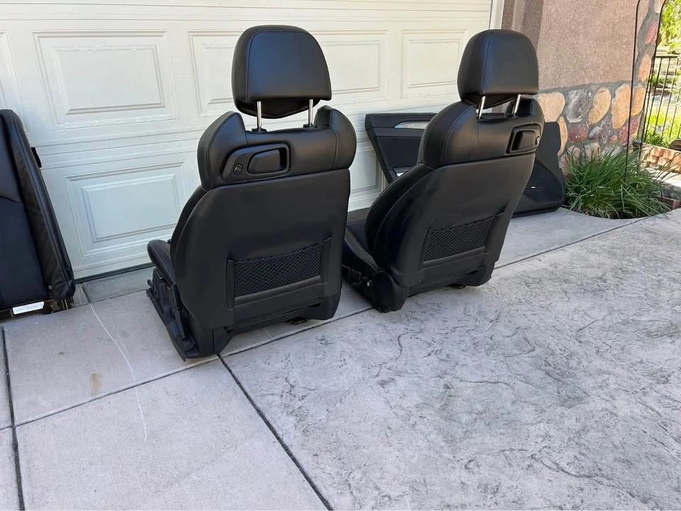 2009 Parts & Memorabilia Seats & Interior - Image 7 of 10