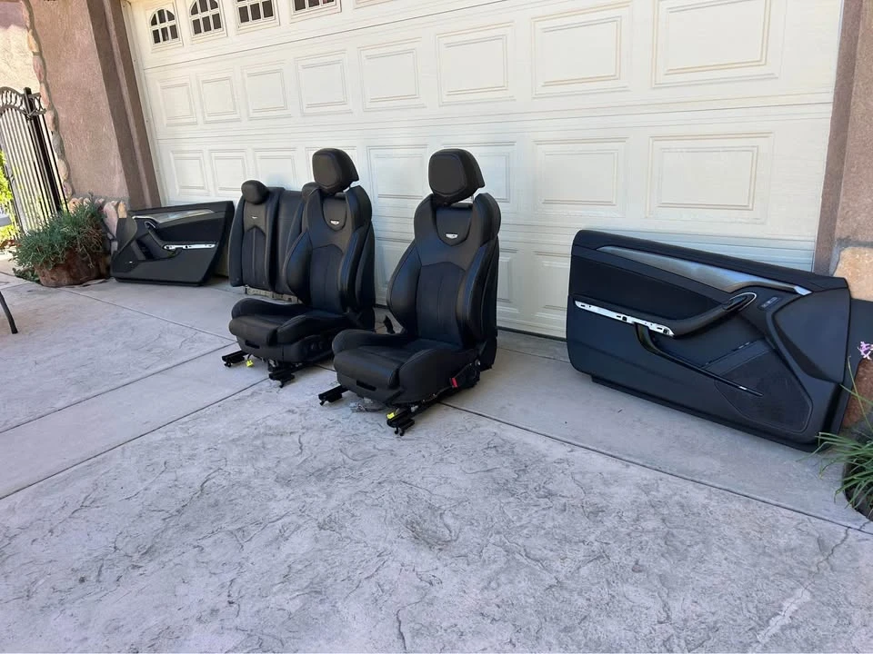 2009 Parts & Memorabilia Seats & Interior - Image 3 of 10