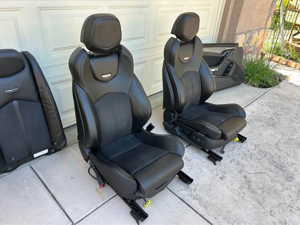 2009 Parts & Memorabilia Seats & Interior - Image 2 of 10