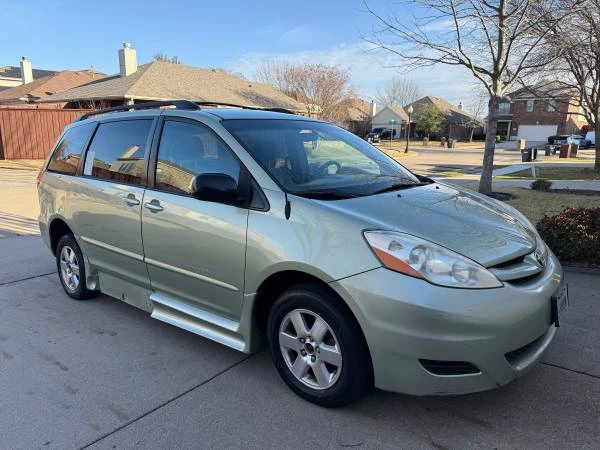 2009 Toyota Sienna 2nd Gen - Image 3 of 13