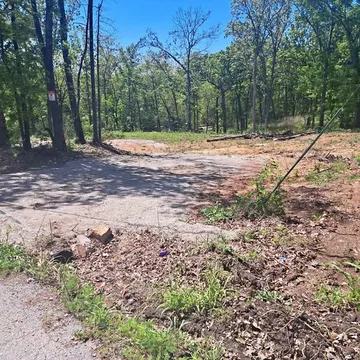 1.25 Acre Lot with Utilities in Desoto, MO