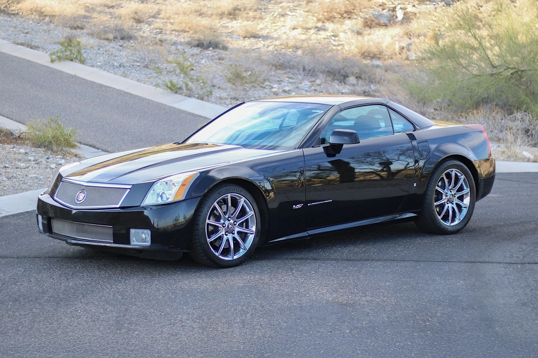 2008 Cadillac XLR-V - Image 2 of 31