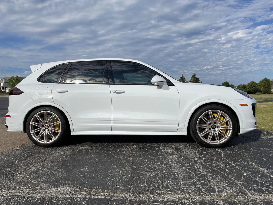 2017 Porsche 958 Cayenne Turbo S - Image 9 of 31