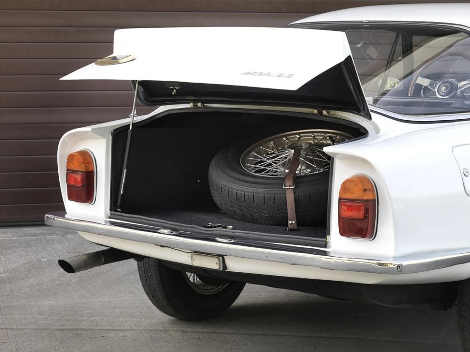 1965 Alfa Romeo 2600 - Image 16 of 17