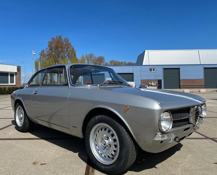 1972 Alfa Romeo GT 1300 Junior - Image 2 of 31