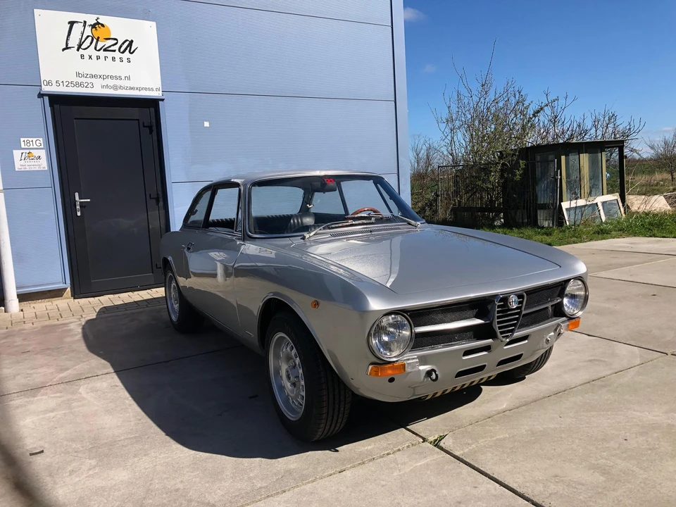 1972 Alfa Romeo GT 1300 Junior - Image 16 of 31