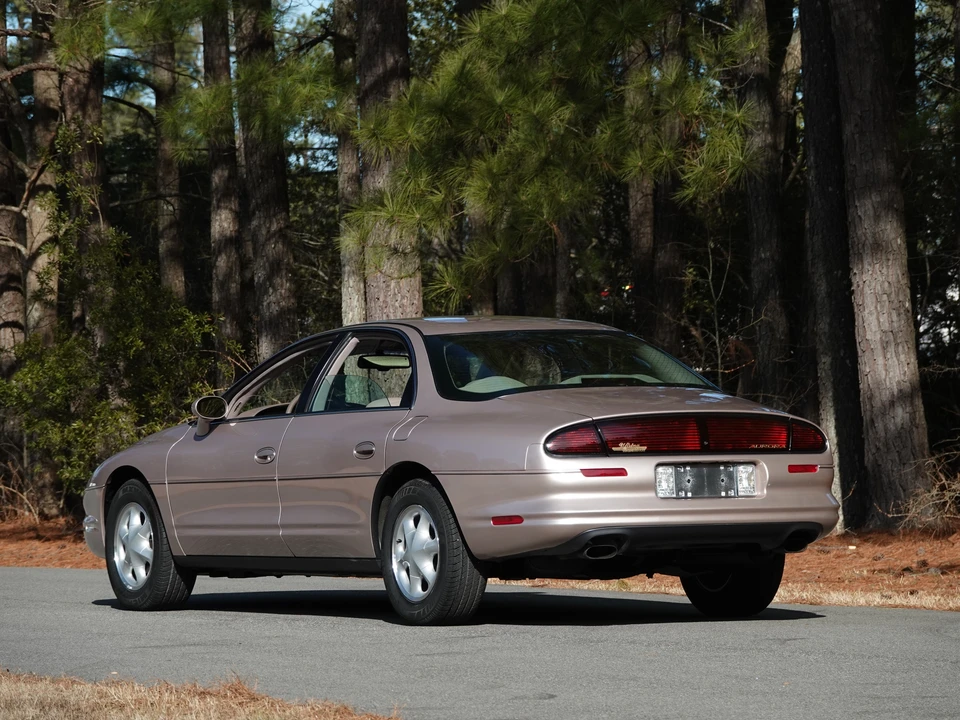 1995 Oldsmobile Aurora - Image 13 of 31