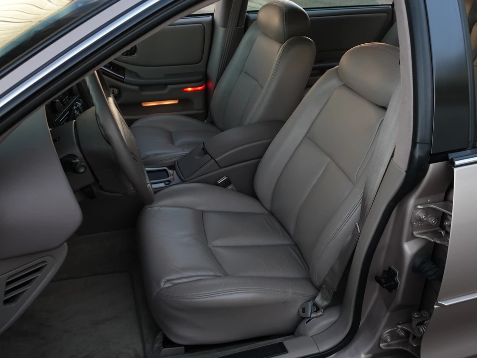 1995 Oldsmobile Aurora - Image 28 of 31