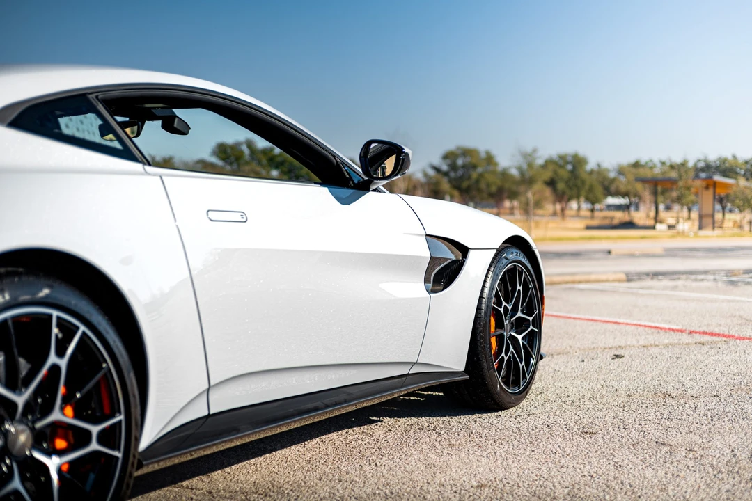 2020 Aston Martin V8 Vantage (2019+) - Image 26 of 31