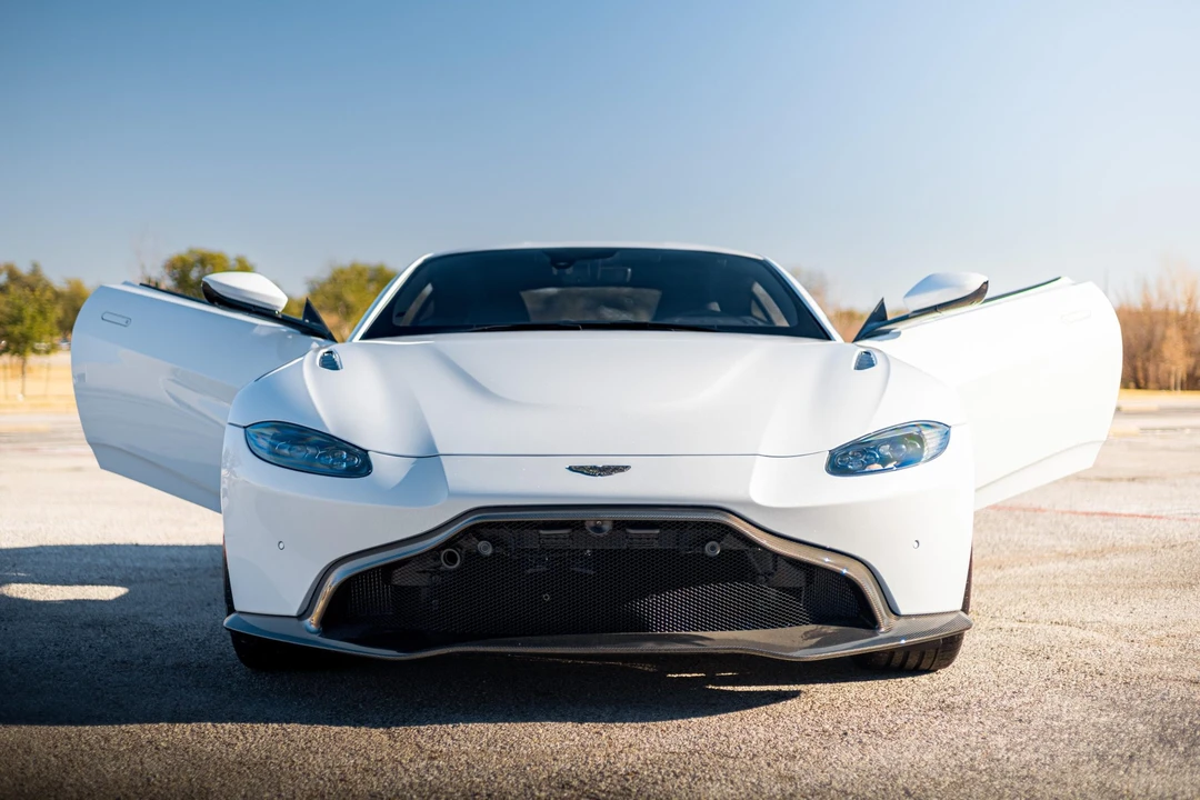 2020 Aston Martin V8 Vantage (2019+) - Image 13 of 31