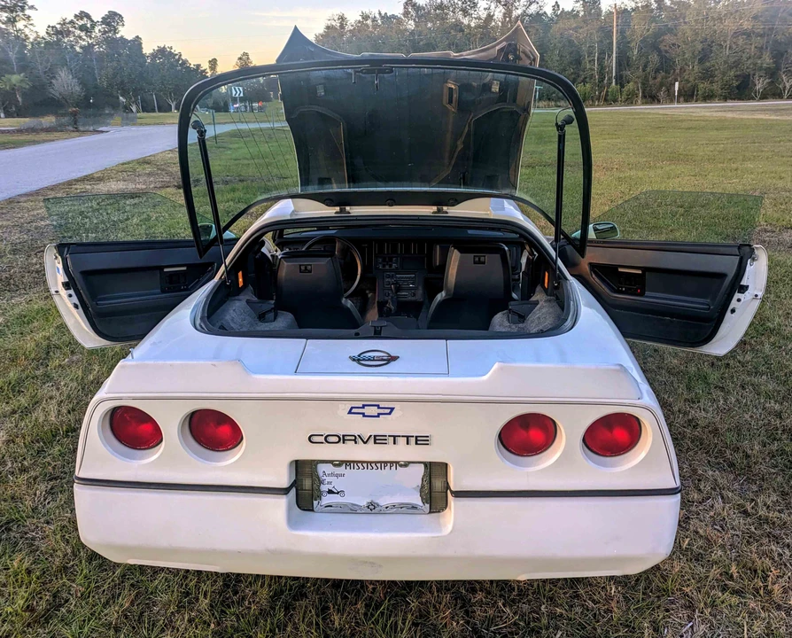 1984 Chevrolet Corvette C4 - Image 22 of 31