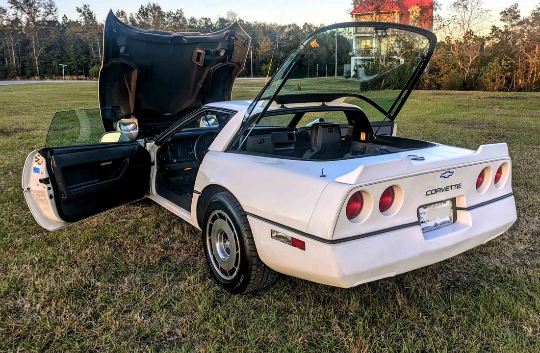 1984 Chevrolet Corvette C4 - Image 24 of 31