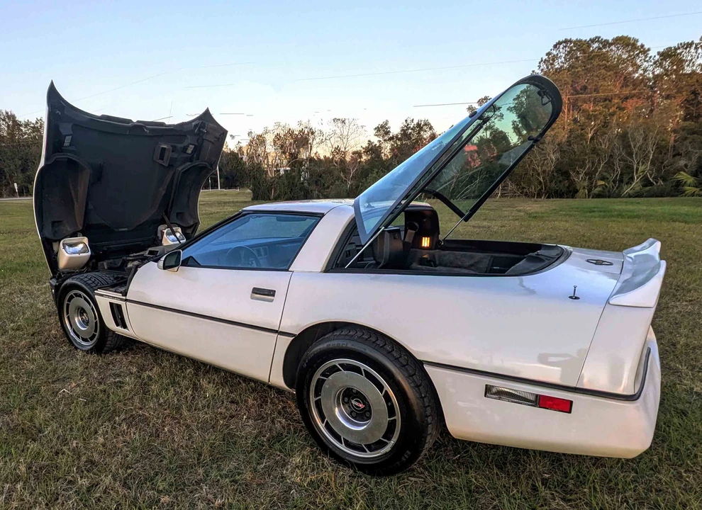 1984 Chevrolet Corvette C4 - Image 25 of 31