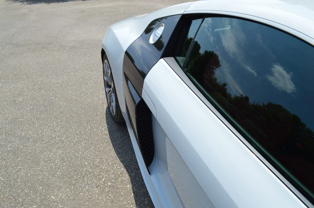 2010 Audi 42 R8 - Image 24 of 31