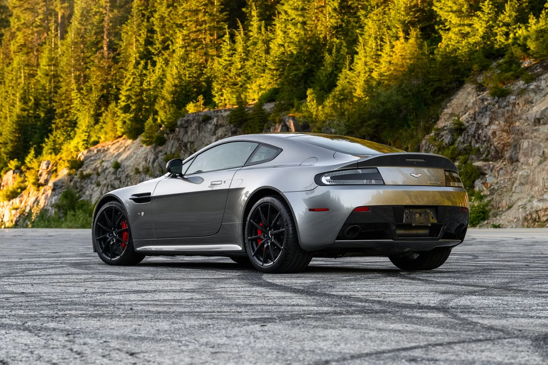 2017 Aston Martin Vantage - Image 31 of 31