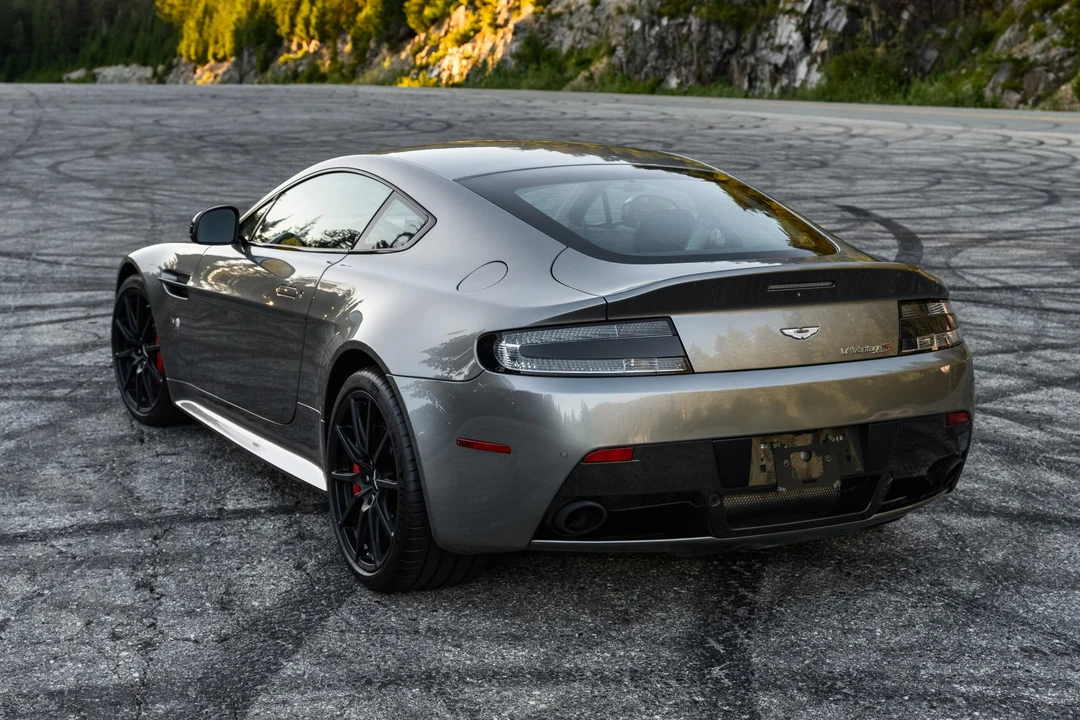 2017 Aston Martin Vantage - Image 30 of 31
