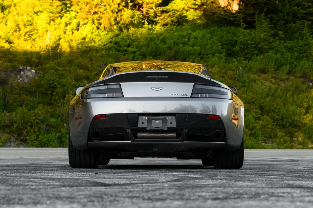 2017 Aston Martin Vantage - Image 29 of 31
