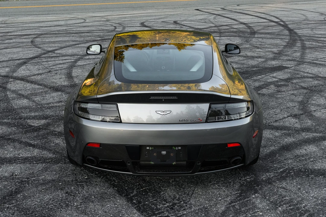 2017 Aston Martin Vantage - Image 26 of 31