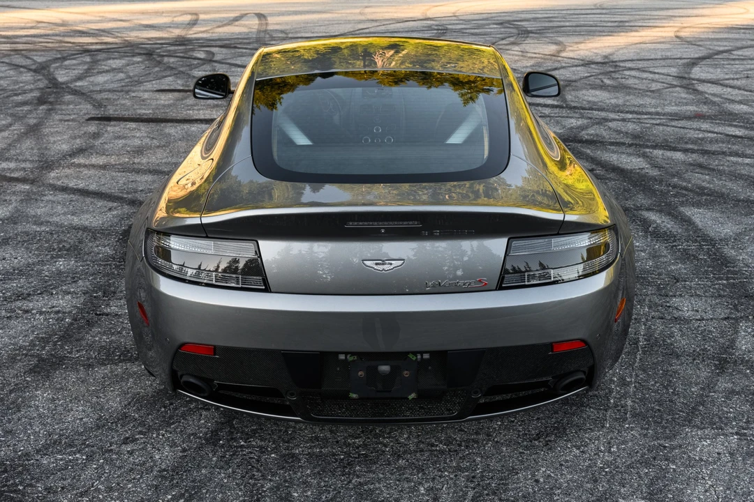 2017 Aston Martin Vantage - Image 25 of 31