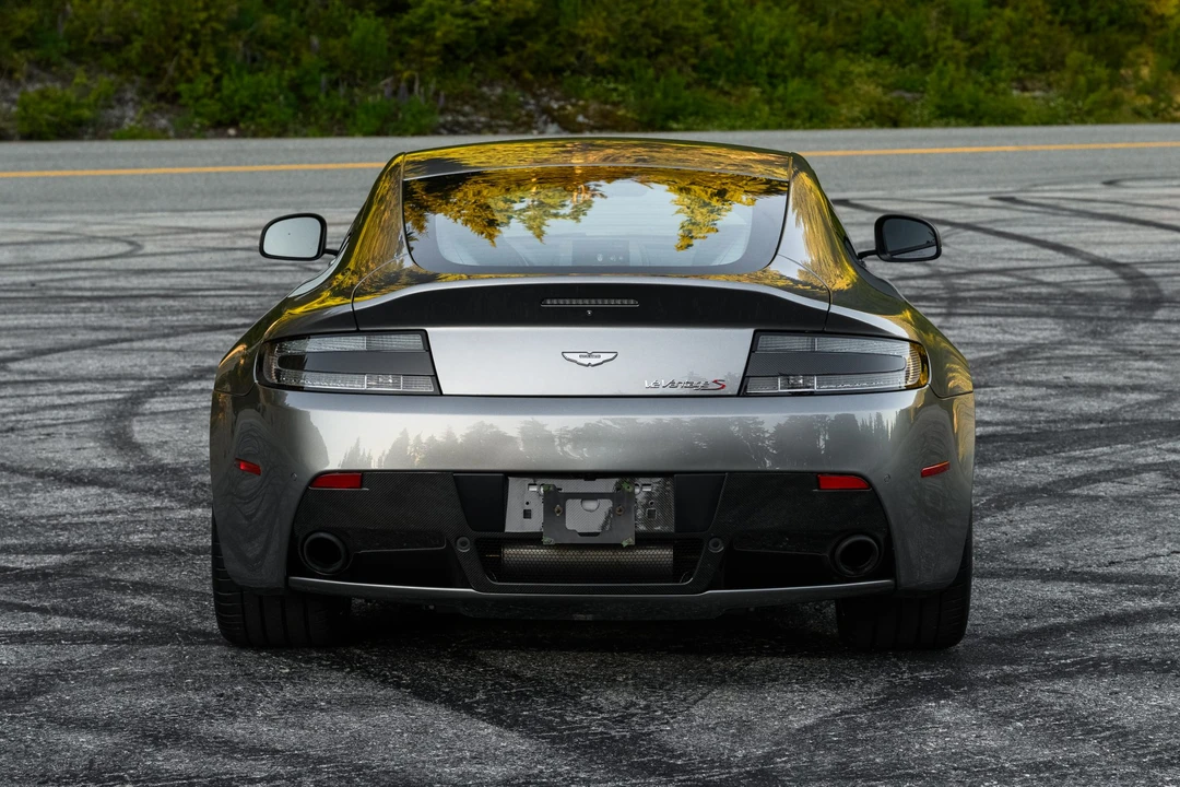 2017 Aston Martin Vantage - Image 28 of 31