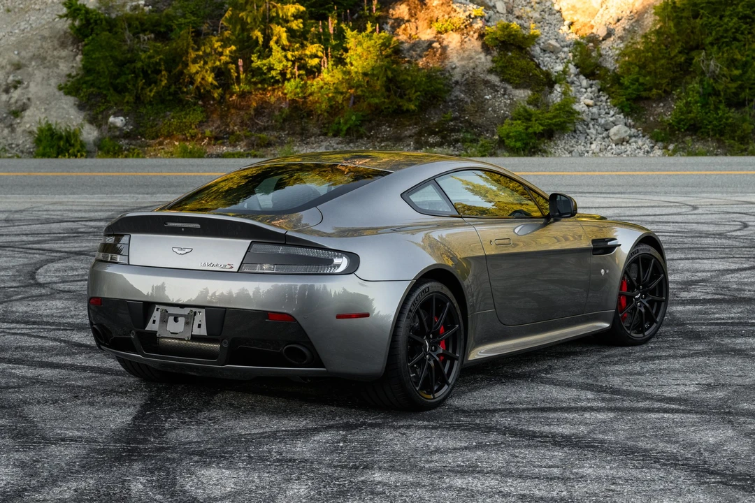 2017 Aston Martin Vantage - Image 22 of 31