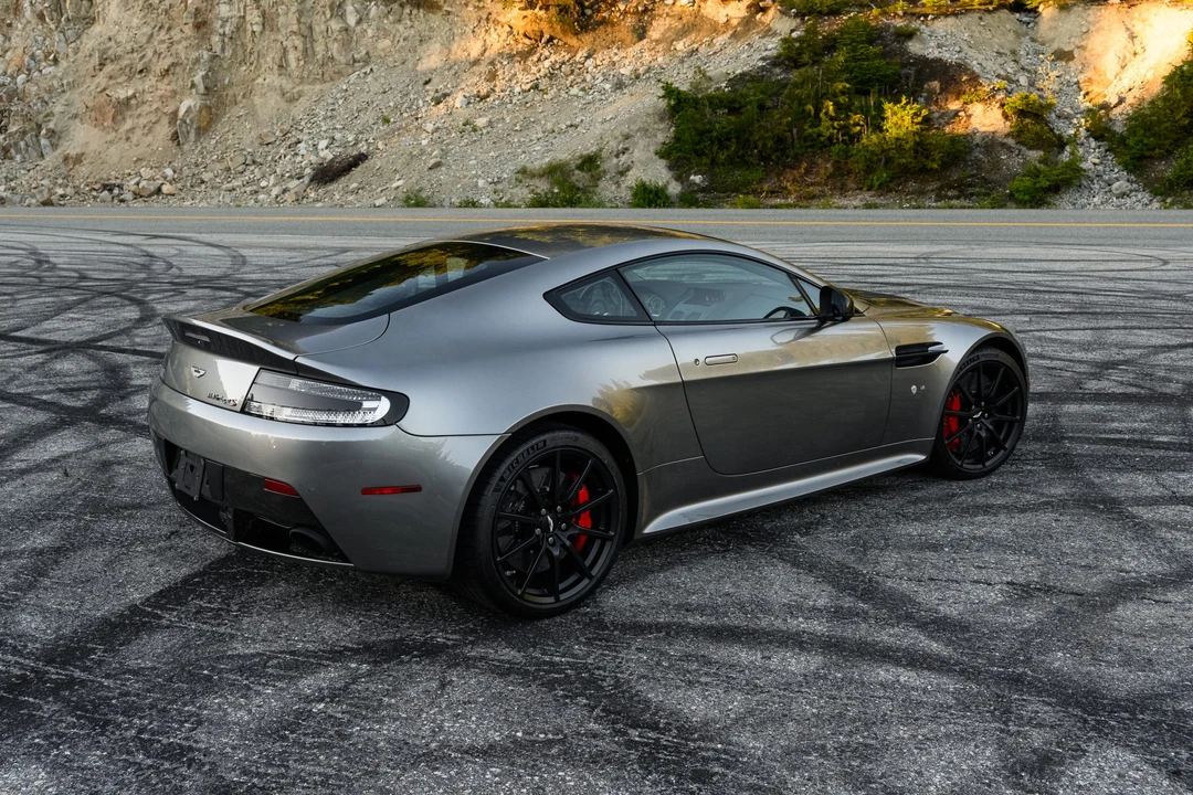 2017 Aston Martin Vantage - Image 18 of 31