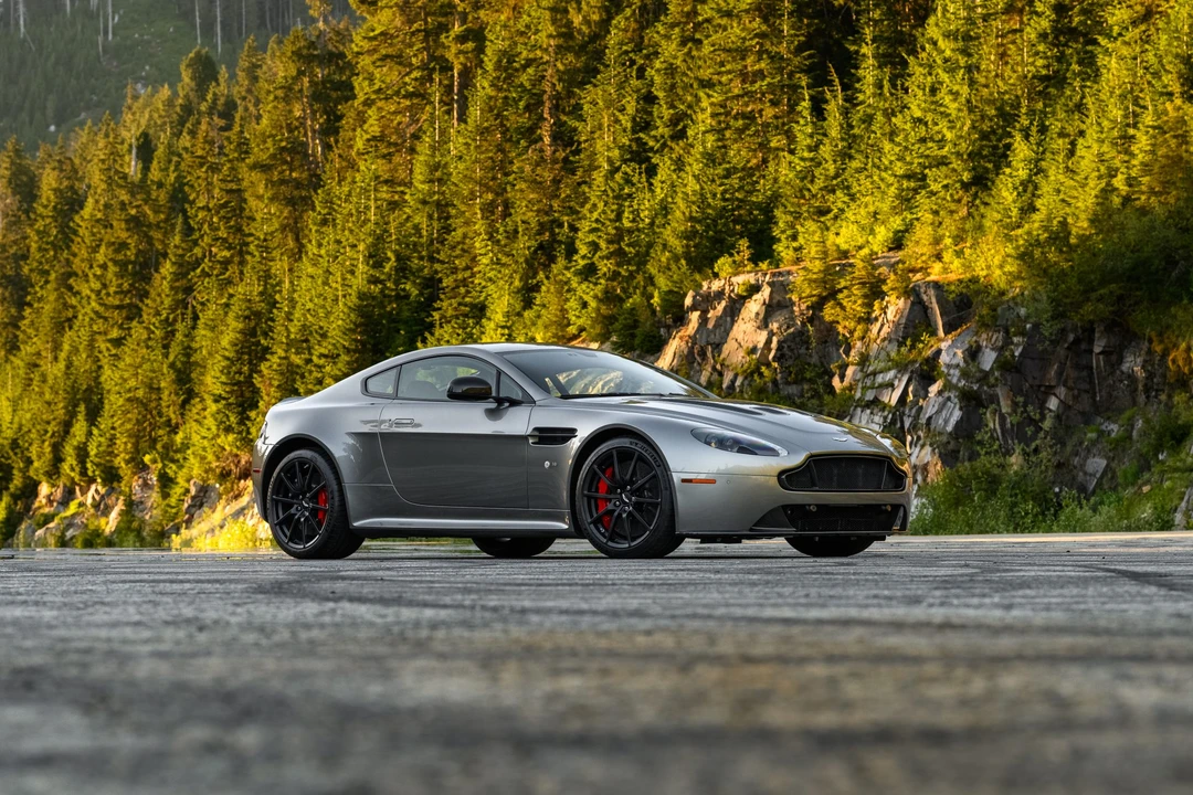 2017 Aston Martin Vantage - Image 13 of 31