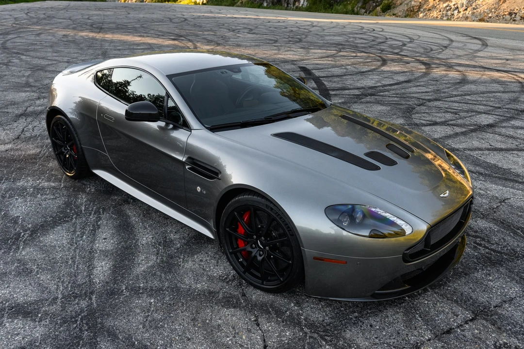 2017 Aston Martin Vantage - Image 14 of 31