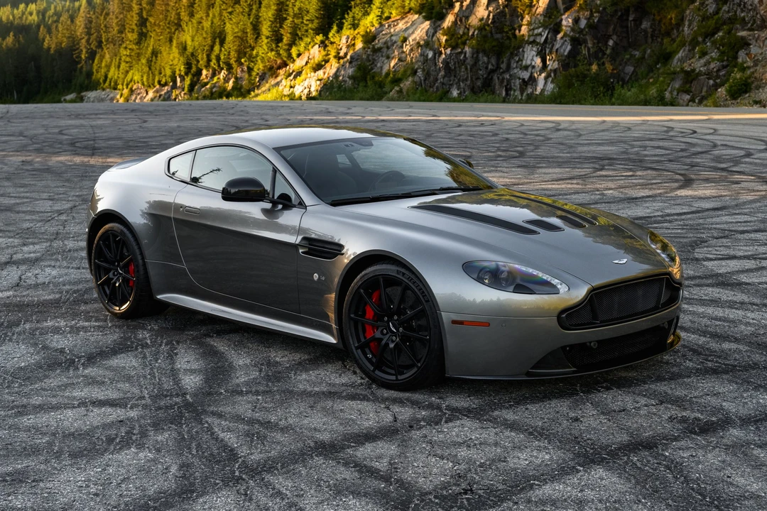 2017 Aston Martin Vantage - Image 15 of 31