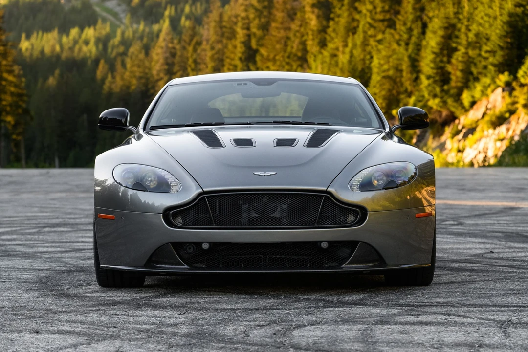 2017 Aston Martin Vantage - Image 7 of 31