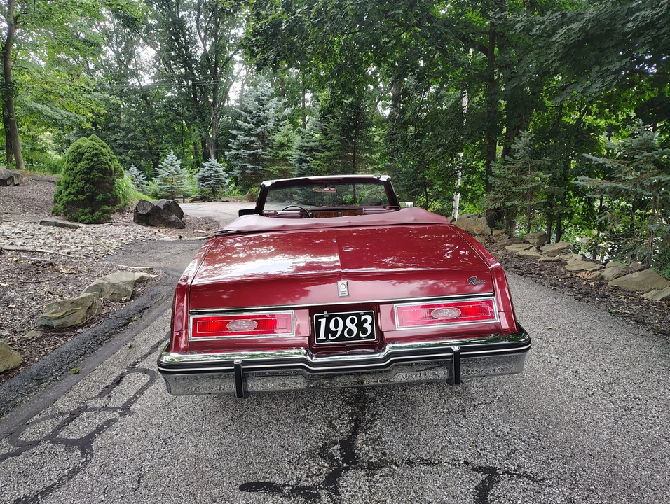 1983 Buick Riviera 4th-7th Gen - Image 26 of 31