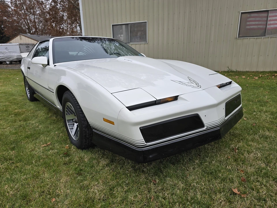 1984 Pontiac Firebird Trans Am 3rd Gen - Image 17 of 31
