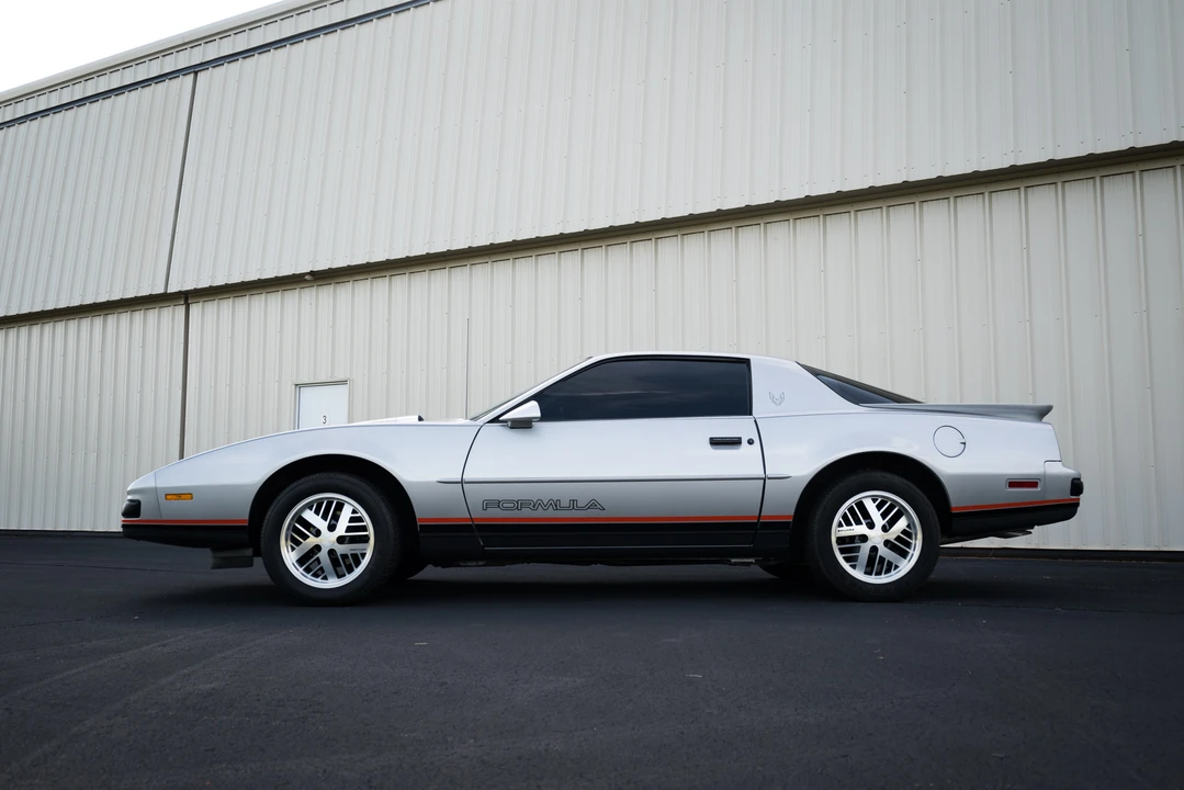 1987 Pontiac Firebird 3rd Gen - Image 5 of 31