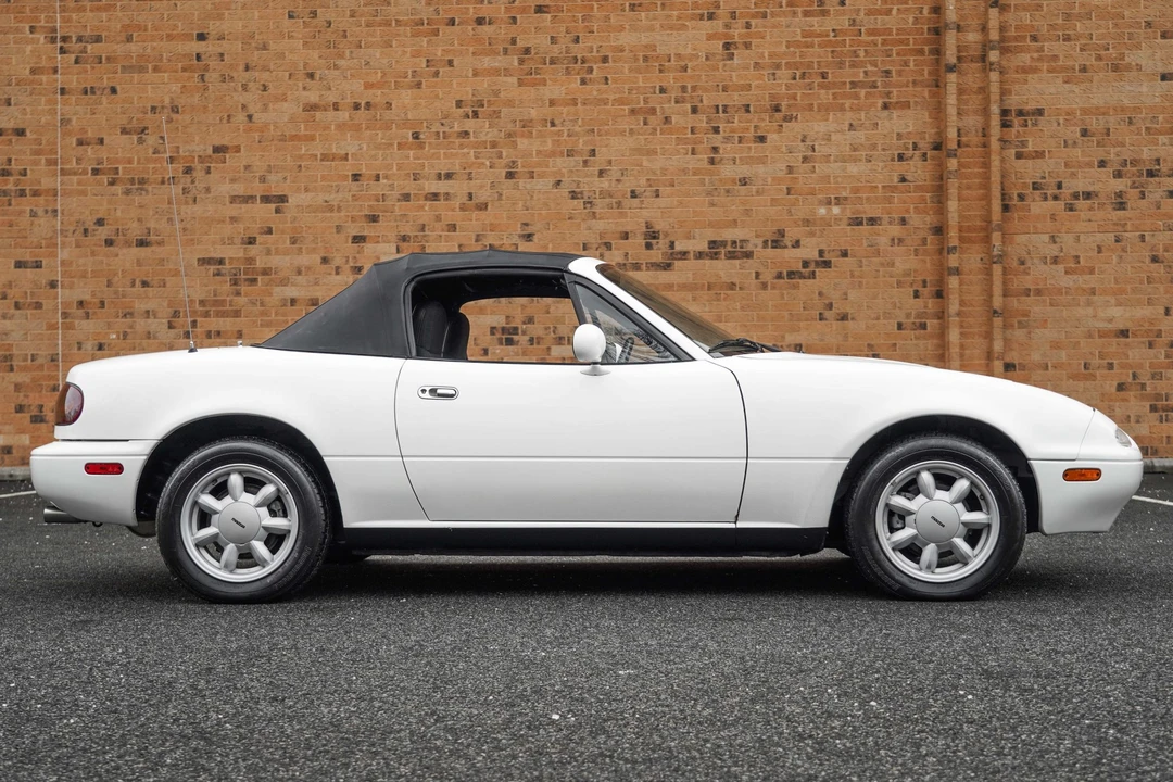 1990 Mazda NA MX-5 Miata - Image 16 of 31