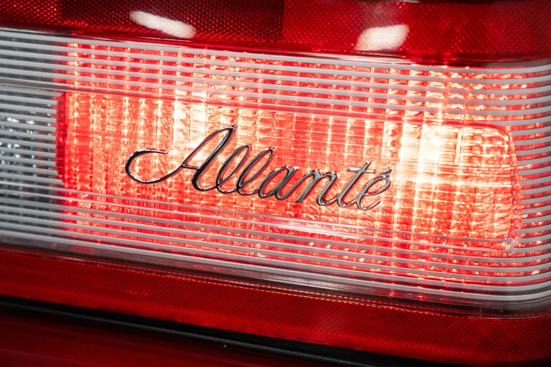 1993 Cadillac Allante - Image 22 of 31
