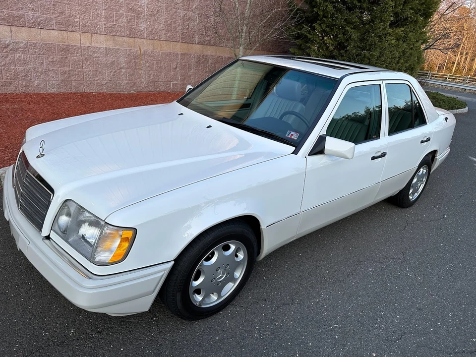 1995 Mercedes-Benz W124 E-Class - Image 14 of 31