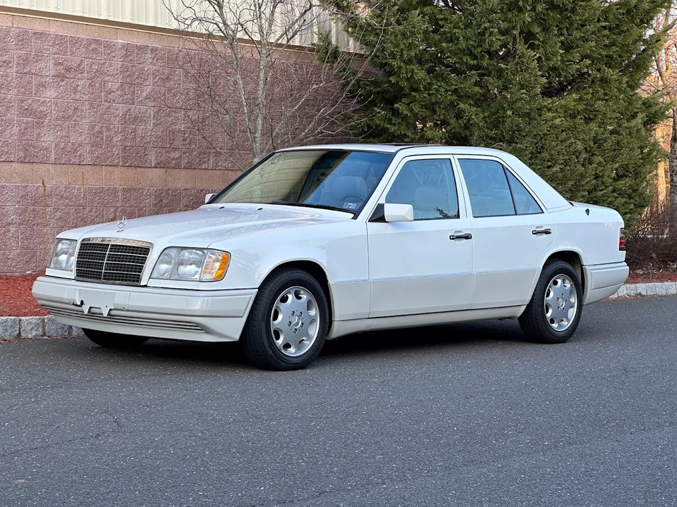 1995 Mercedes-Benz W124 E-Class - Image 13 of 31