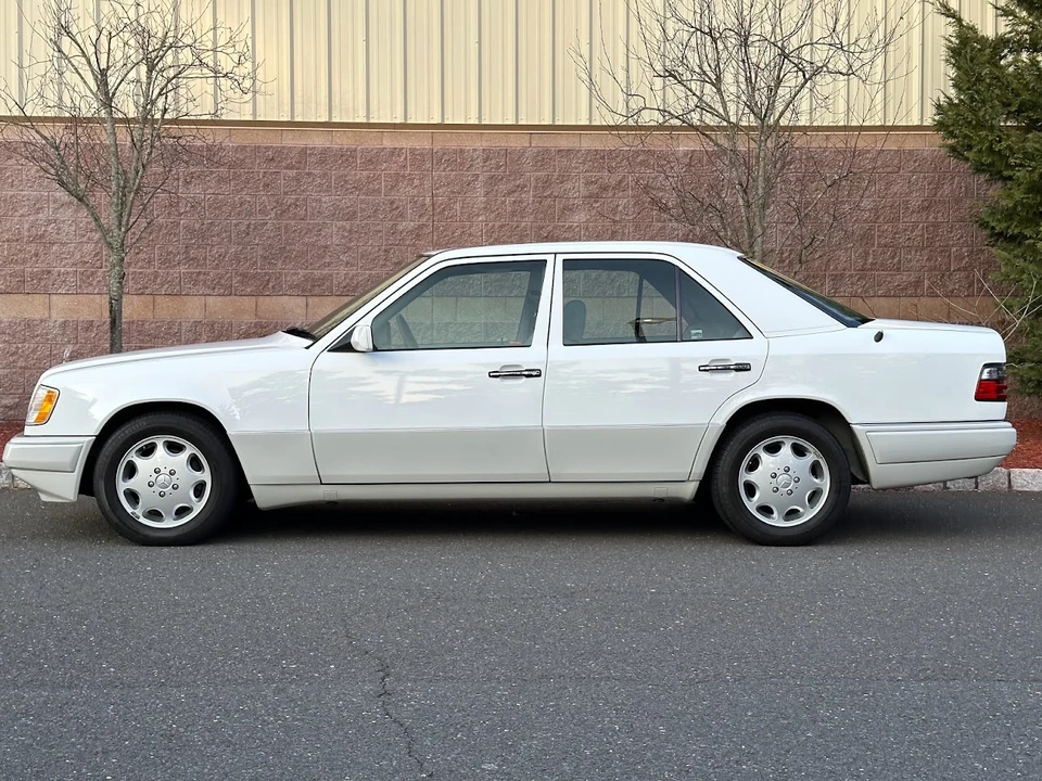 1995 Mercedes-Benz W124 E-Class - Image 12 of 31