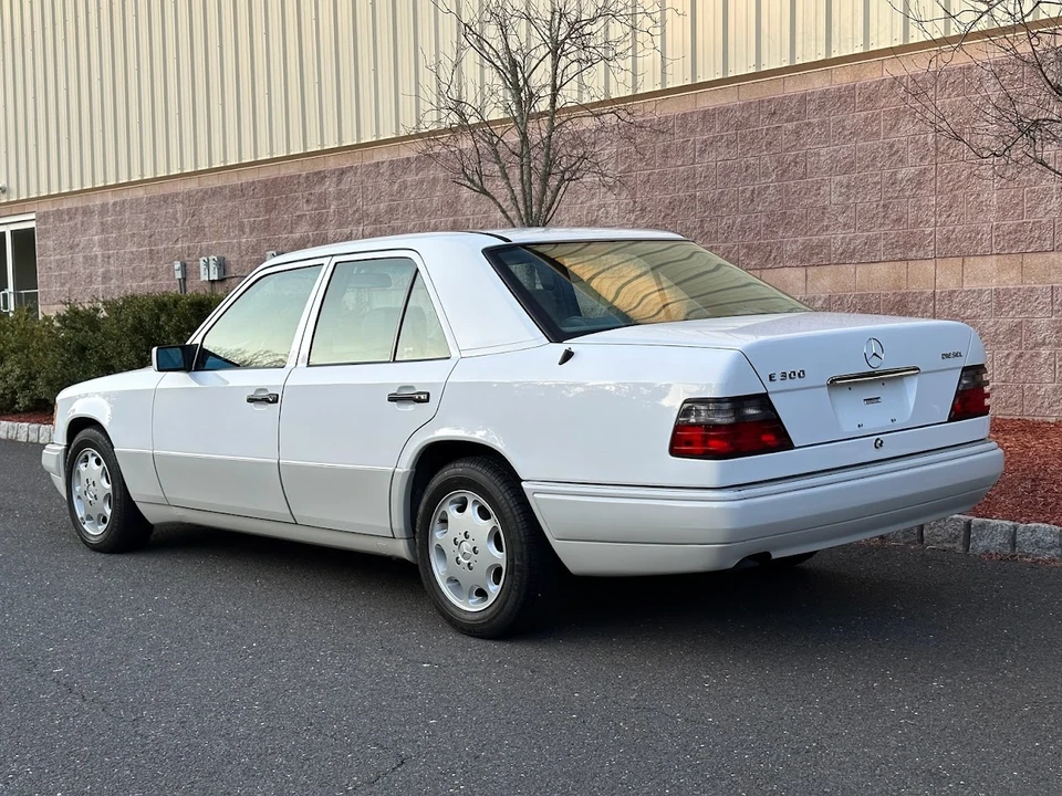 1995 Mercedes-Benz W124 E-Class - Image 11 of 31