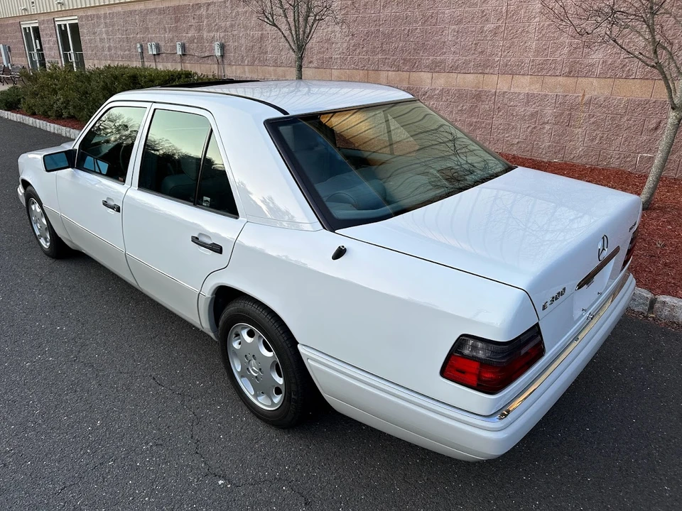 1995 Mercedes-Benz W124 E-Class - Image 10 of 31