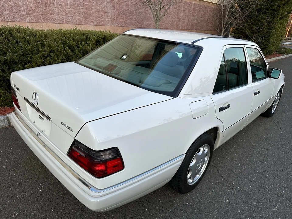 1995 Mercedes-Benz W124 E-Class - Image 9 of 31