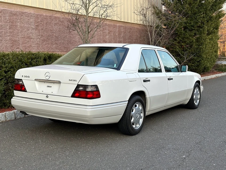 1995 Mercedes-Benz W124 E-Class - Image 8 of 31