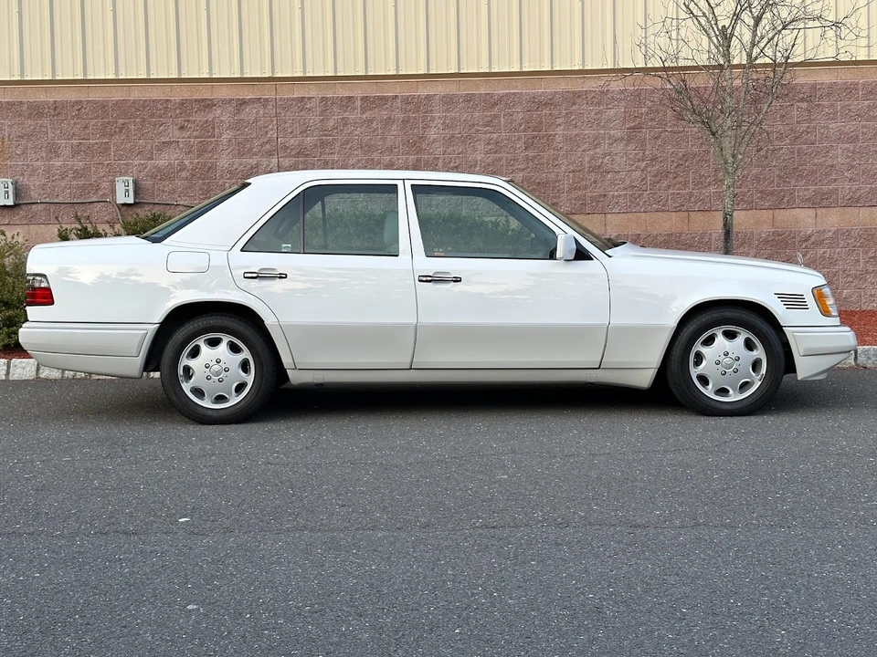 1995 Mercedes-Benz W124 E-Class - Image 6 of 31