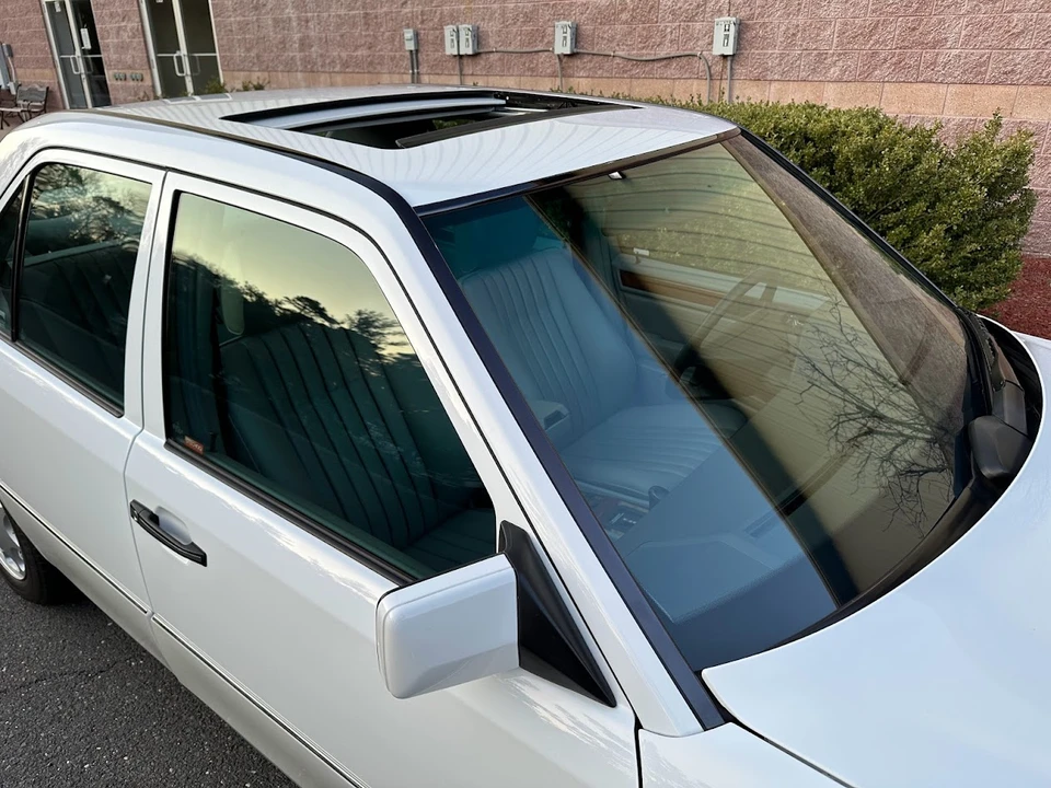 1995 Mercedes-Benz W124 E-Class - Image 20 of 31