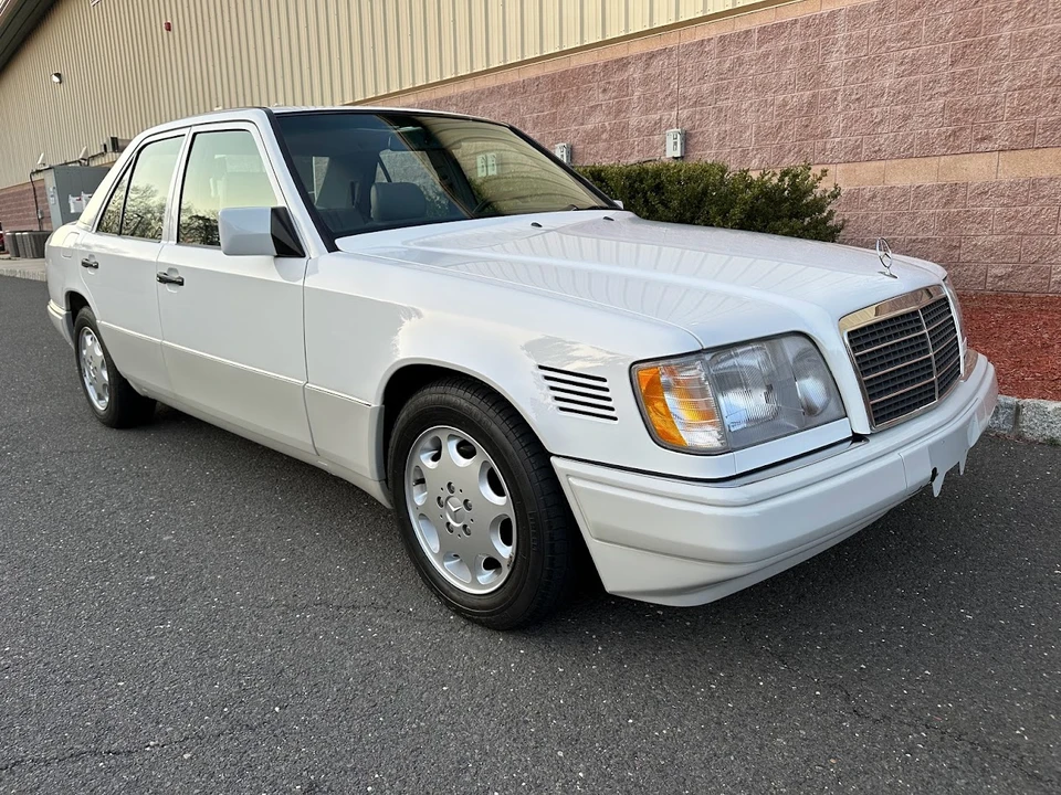 1995 Mercedes-Benz W124 E-Class - Image 3 of 31