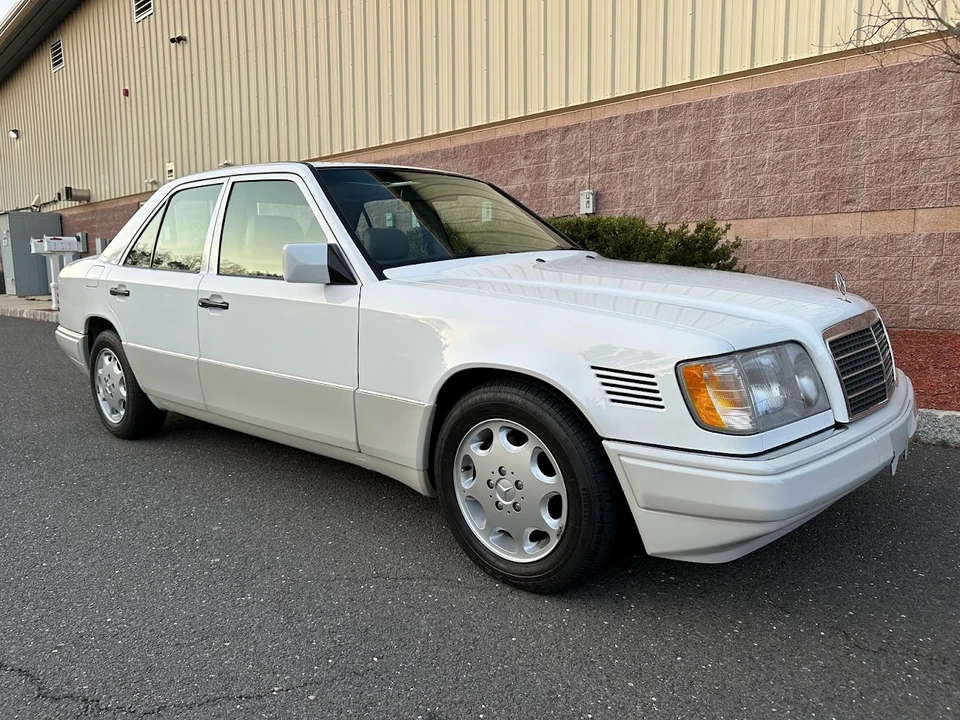 1995 Mercedes-Benz W124 E-Class - Image 4 of 31
